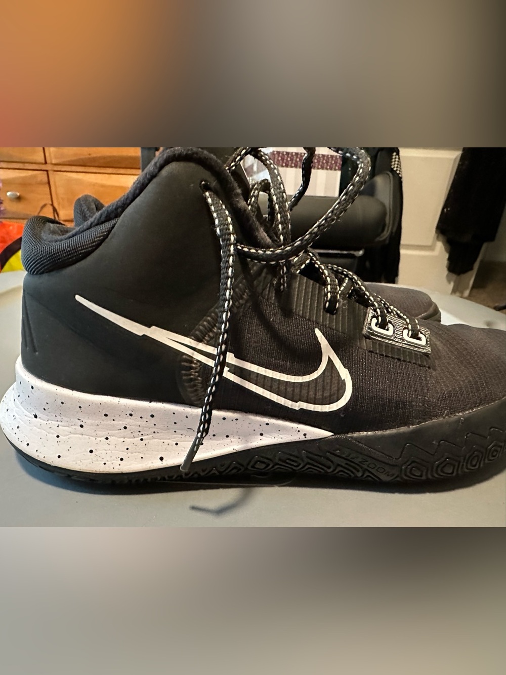 Nike kyrie flytrap Basketball Sneaker size 7.5 great condition